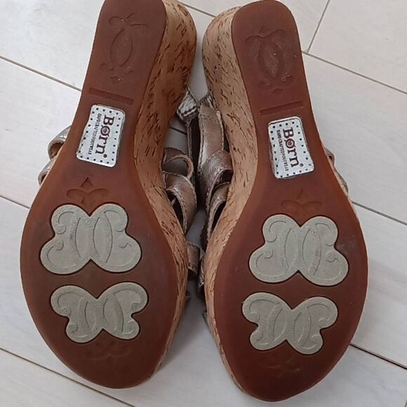 Born Women's Metallic Gold Leather Slip-On Cork Heel Wedge Sandals Size 8 - Picture 4 of 7